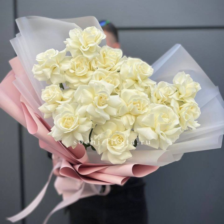Букет из 15 французских роз Вайт дрим в Калуге