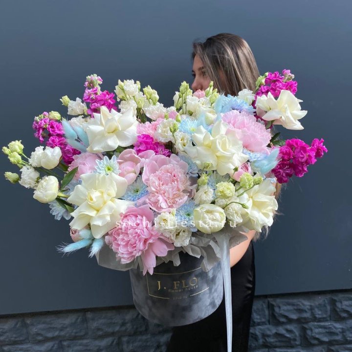 Дизайнерский цилиндр "Пионы гарден" в Калуге