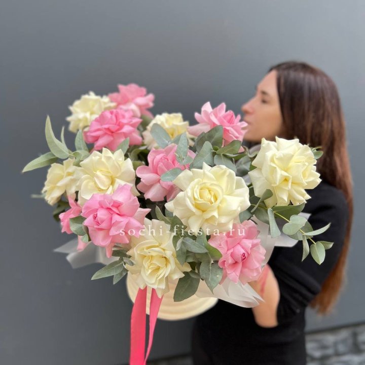 Зефирный бокс из 17 французских роз микс в Калуге