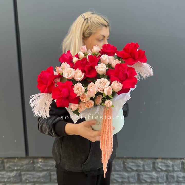 Бокс с нежными розами  в Калуге