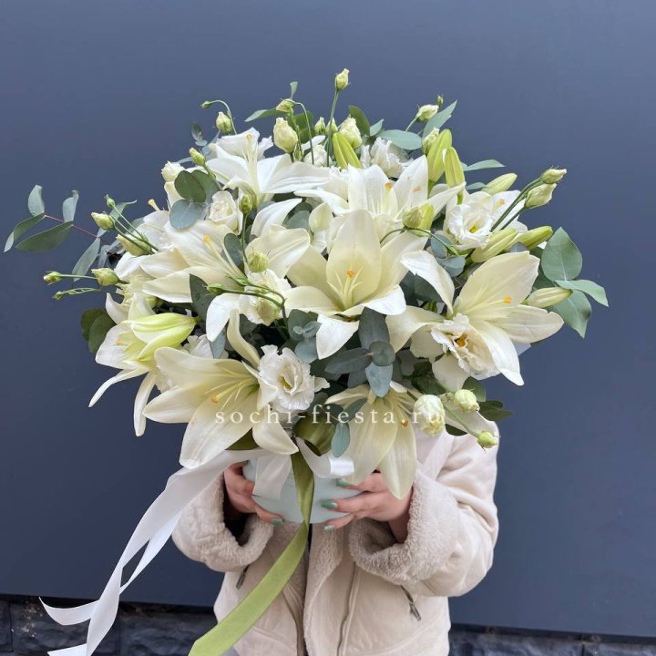 Бокс лилий и эустомы в Калуге