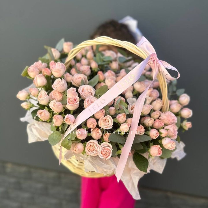 Корзина кустовых пионовидных роз в Калуге