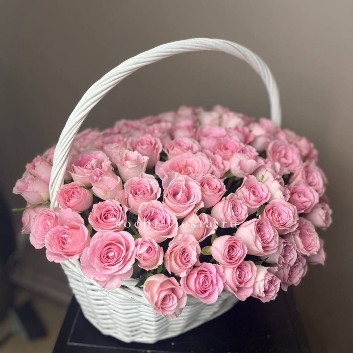 101 розовая роза в корзине в Калуге