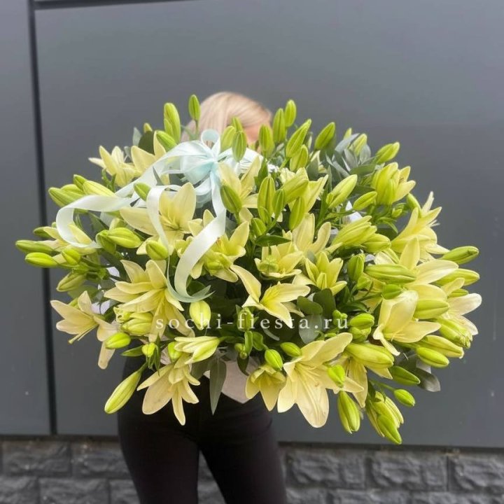 Лилии в корзине в Калуге