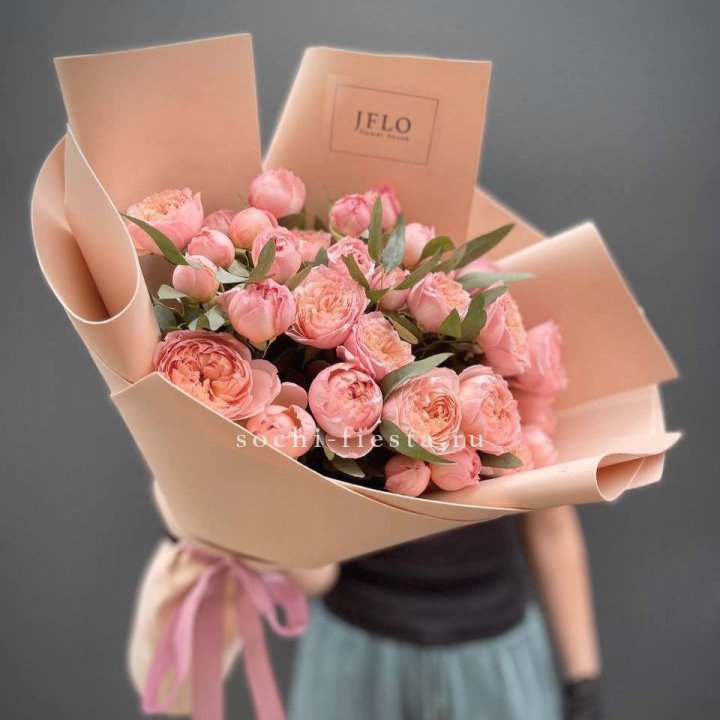 Букет из 9 кустовых роз Джульетта в Калуге