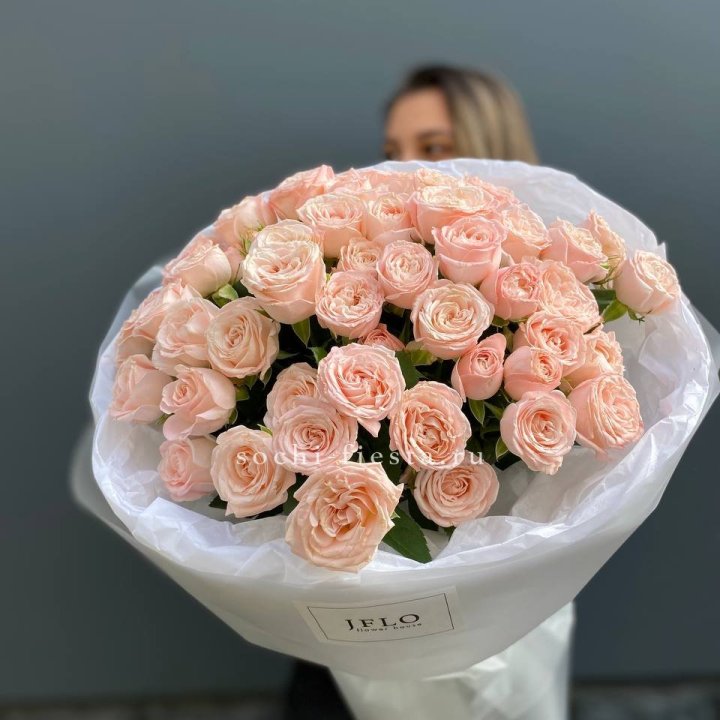 Букет кустовых роз Бомбастик в Калуге