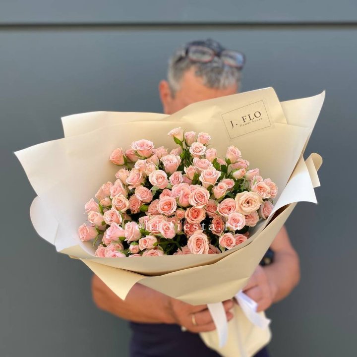 Кустовые розы леди в Калуге