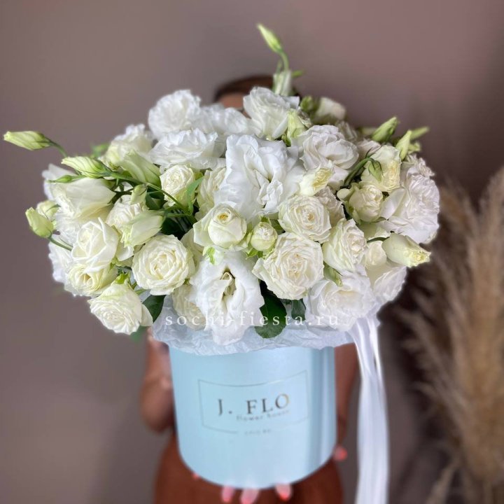 Бокс кустовых роз и эустомы  в Калуге