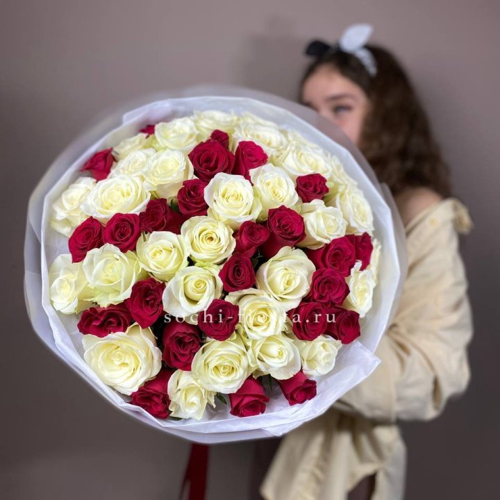 Микс из 55 роз в Калуге