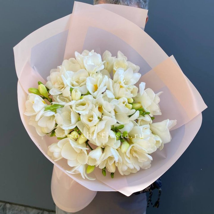 Букет белых фрезий  в Калуге