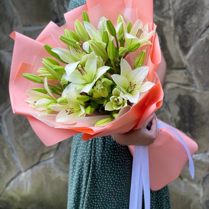 Букет из 7 белых лилий в Калуге