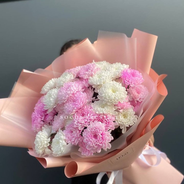  Букет бело-розовых хризантем  в Калуге