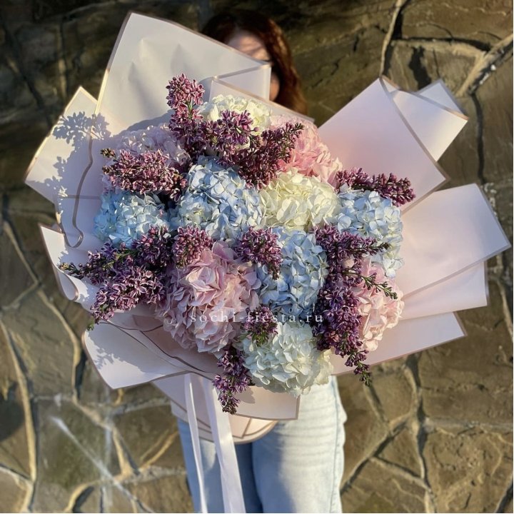 Букет гортензии с сиренью в Калуге