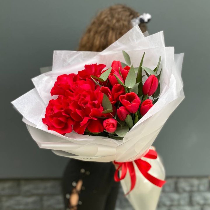 Дуо тюльпаны и розы в Калуге