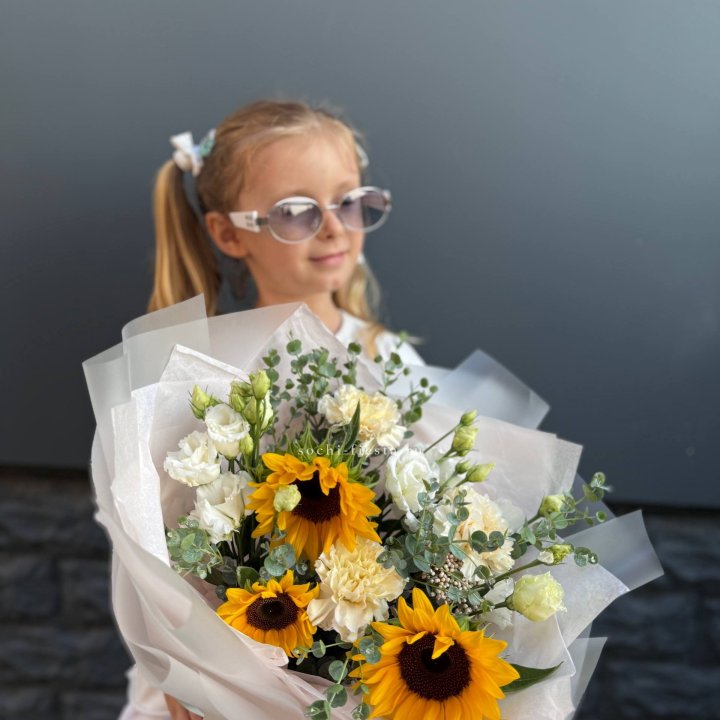  Букет  из стойких цветов с подсолнухами в Калуге