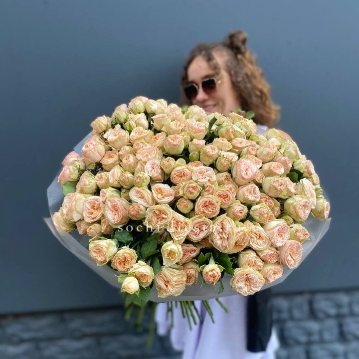 51 пионовидная роза в Калуге