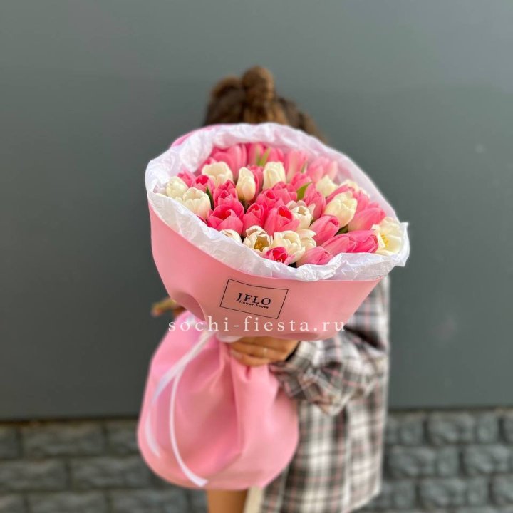 51 бело-розовый тюльпан в Калуге