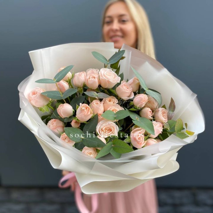 Букет кустовых роз "Фреш" в Калуге