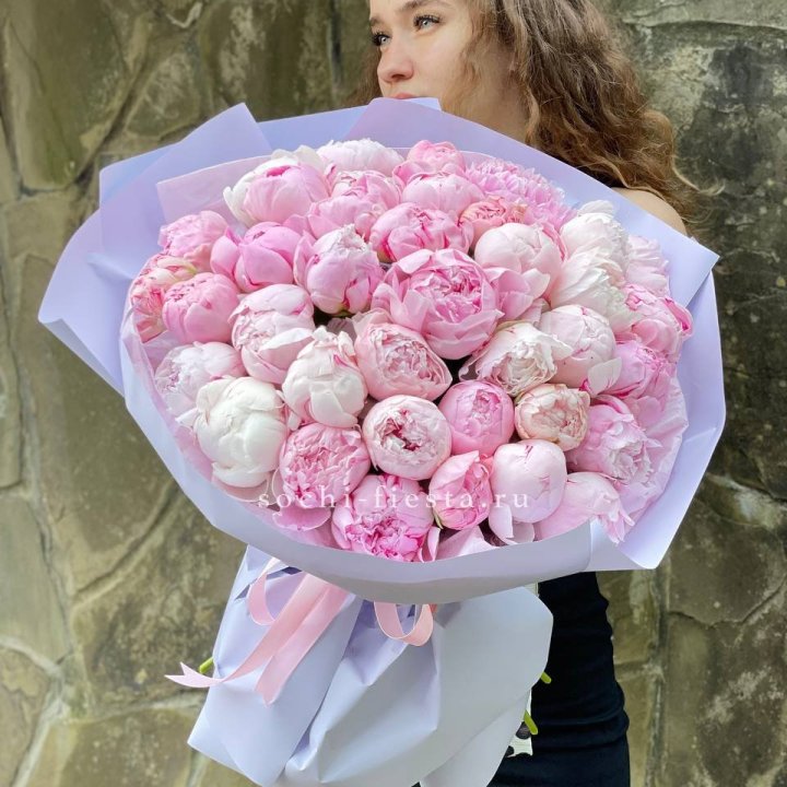 39 нежных пионов в Калуге