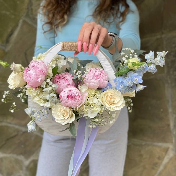 Ящик с пионами в Калуге