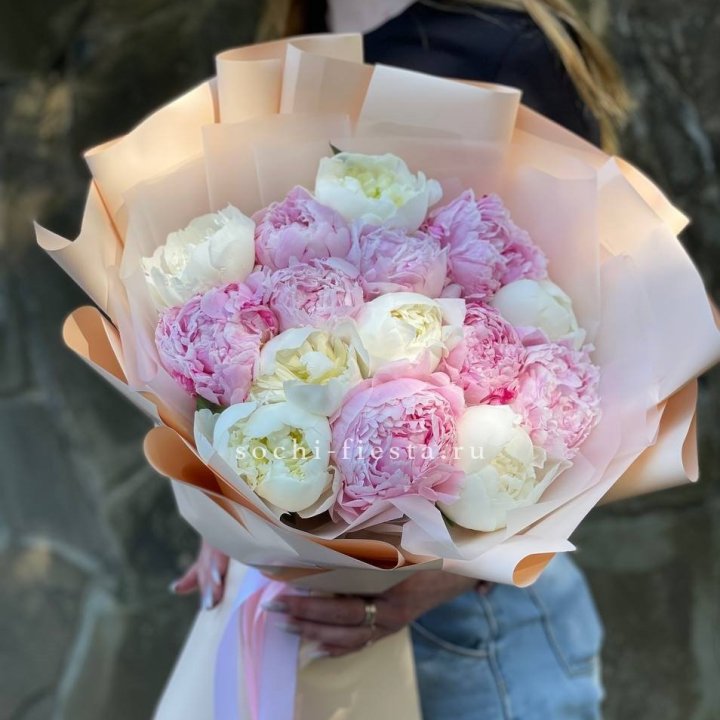 Букет 15 зефирных пионов в Калуге