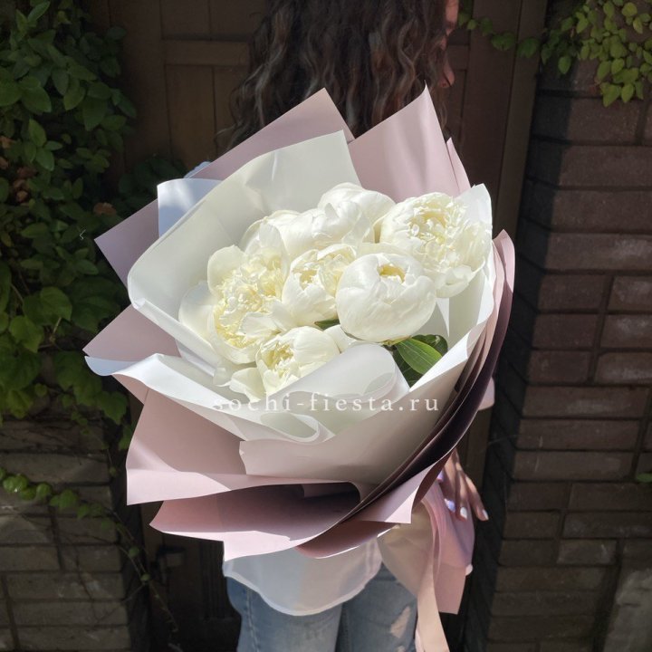 9 белоснежных пионов в Калуге