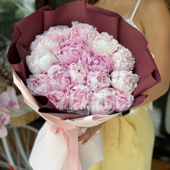 Букет 17 зефирных пионов в Калуге