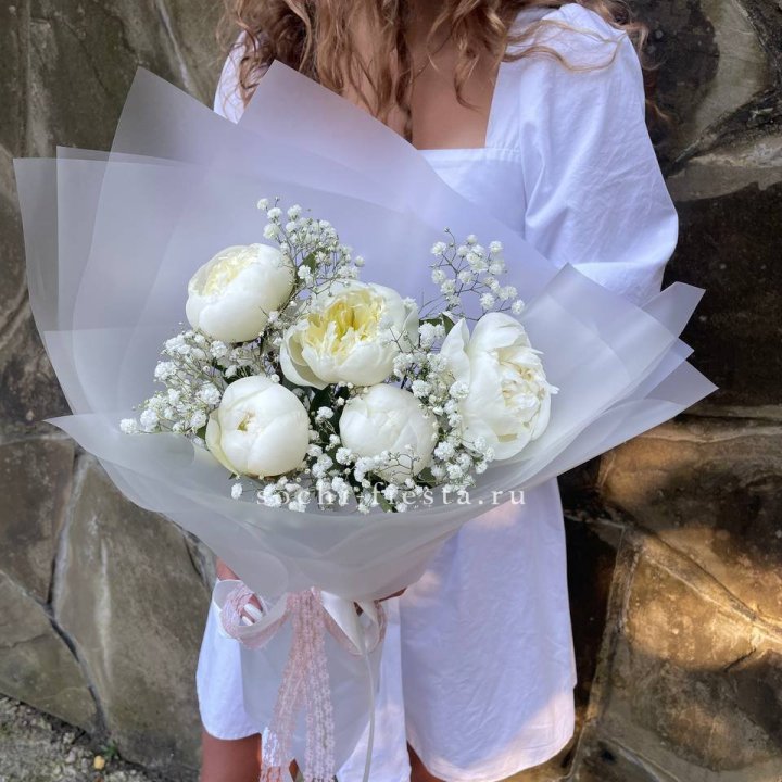 Букет белых пионов "Файв" в Калуге