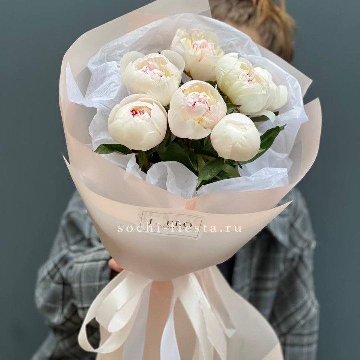 Букет белых пионов в Калуге