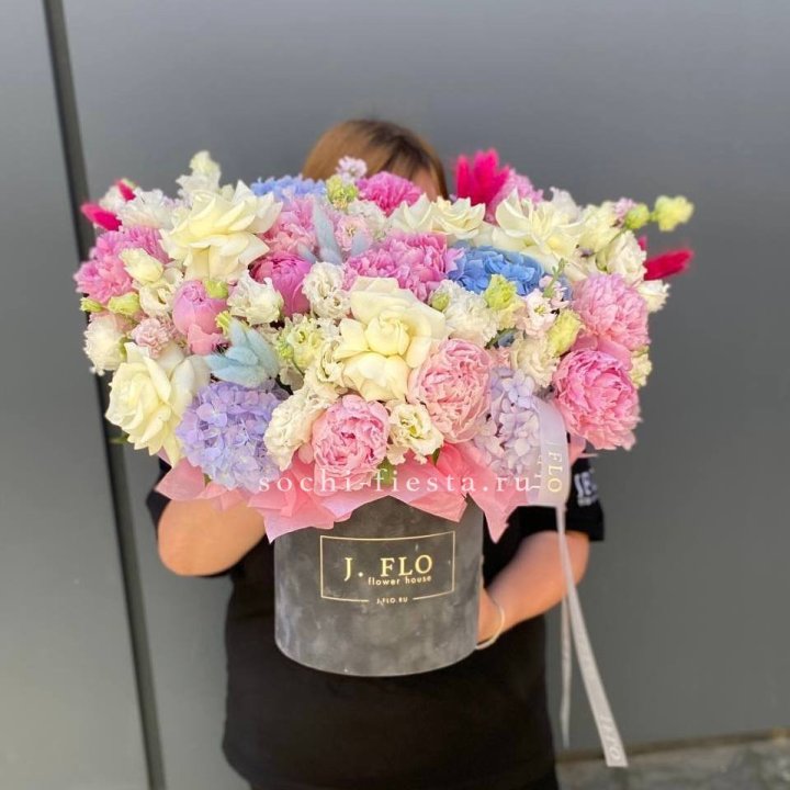 Цилиндр с пионами "Аса" в Калуге