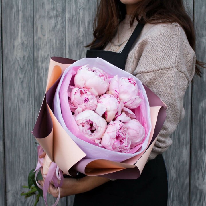 7 зефирных пионов в оформлении в Калуге