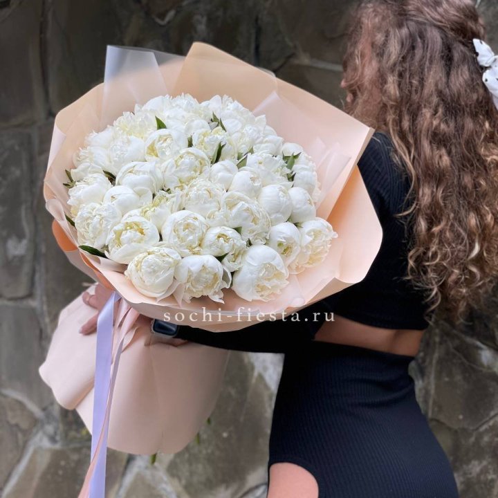35 белых пион в Калуге