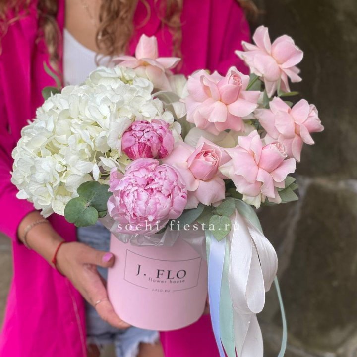 Цилиндр с пионами "Алисия" в Калуге