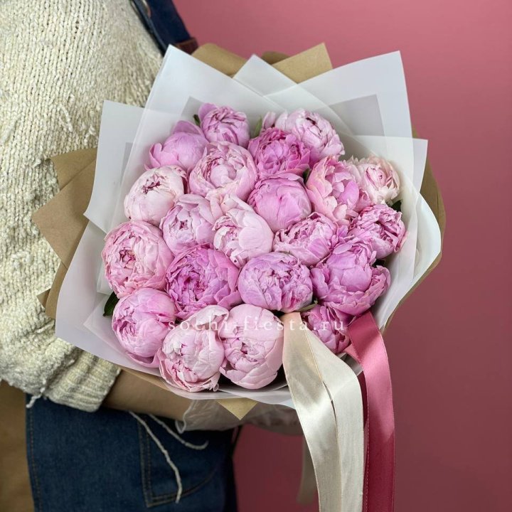 Букет из 21 пионов в Калуге