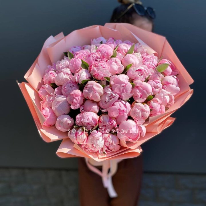 Нежный букет 51 пионов  в Калуге
