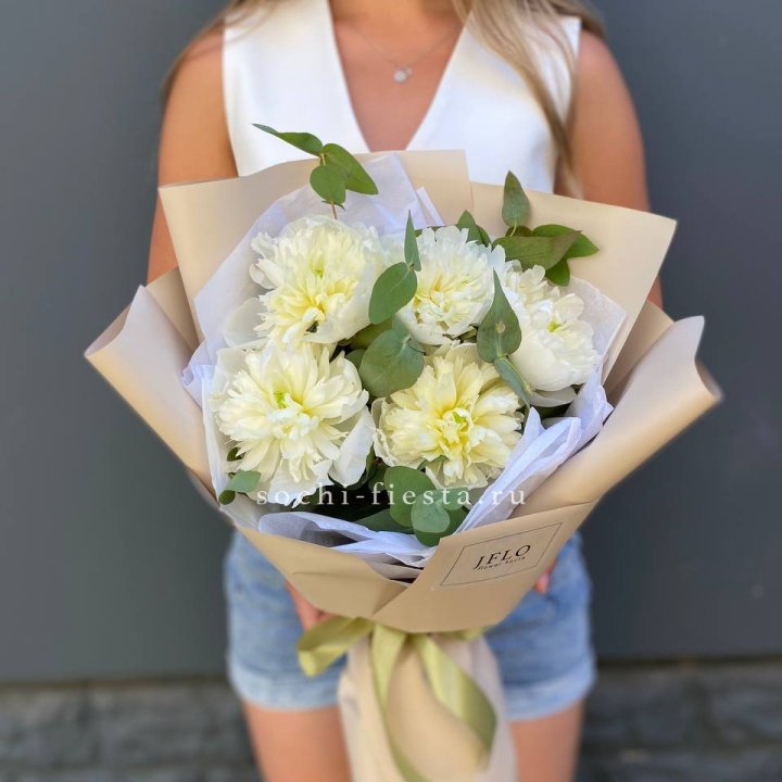  Букет белых пионов в Калуге