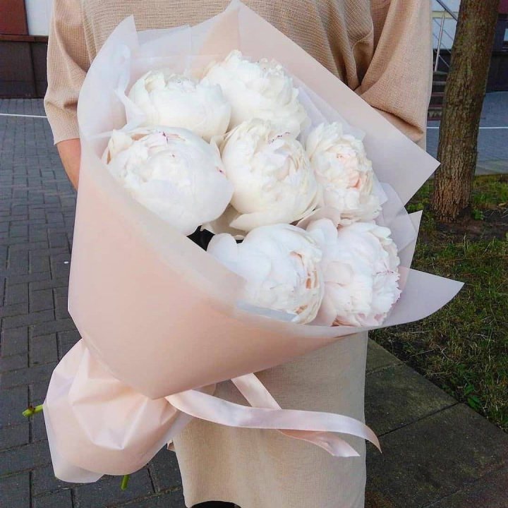 Букет белых пионов в Калуге