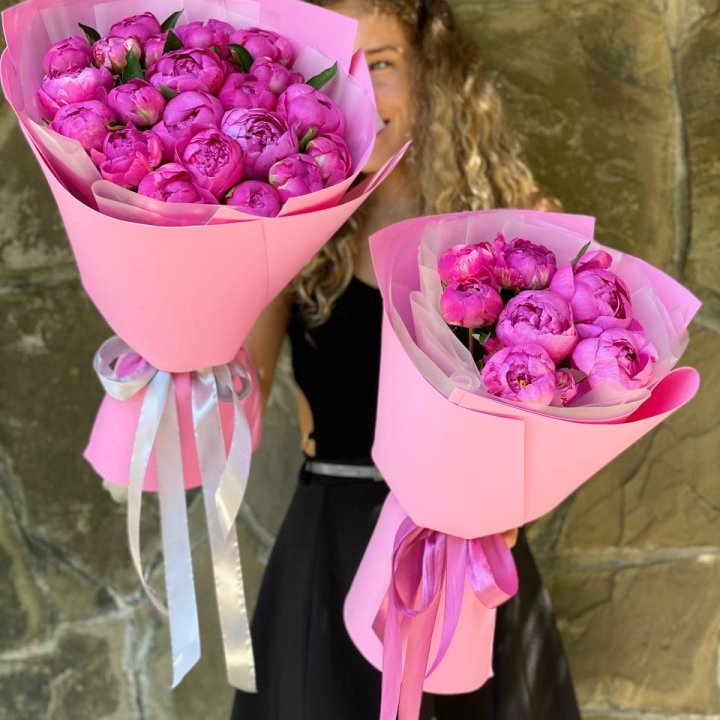 Букет ярких пионов  в Калуге