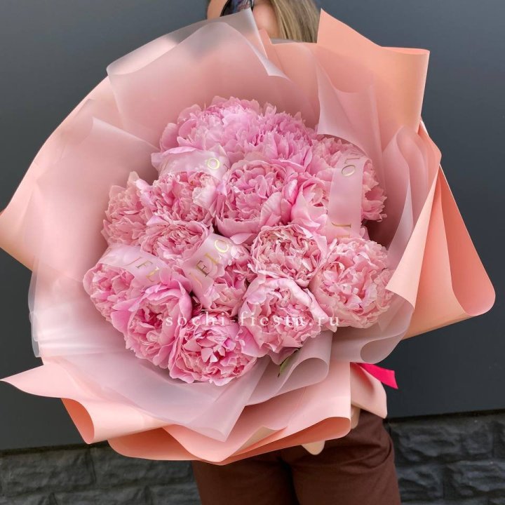 15 пионов "Монинг" в Калуге