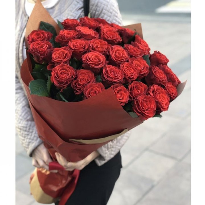 29 высоких роз  в Калуге