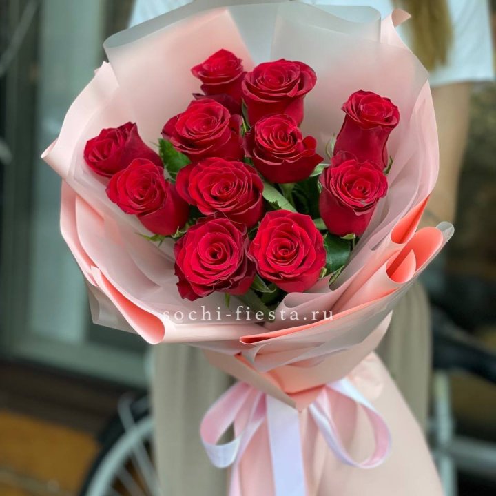 Букет красных роз "Мадам ред" в Калуге