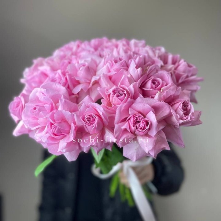 25 розовых французских роз в Калуге