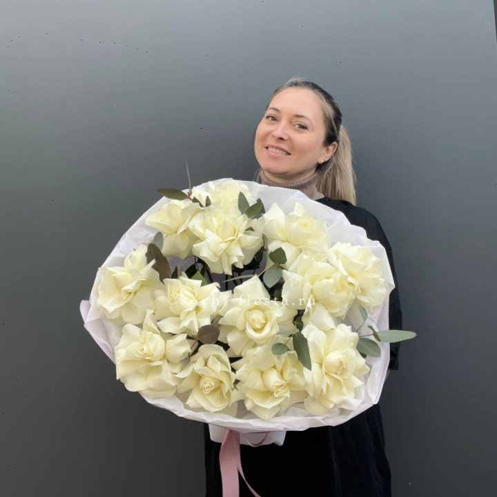 13 Белых французских роз Облако в Калуге