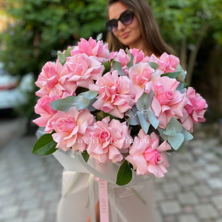 17 Розовых  французских роз в Калуге