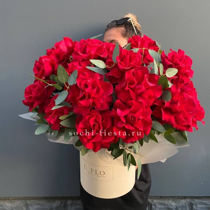 25 Французских красных роз в коробке в Калуге