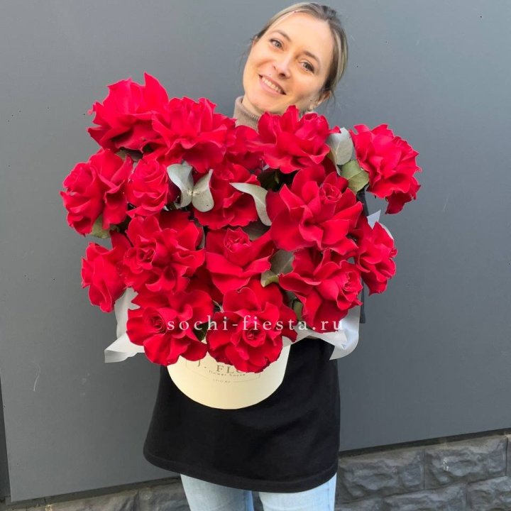 17 Французских роз в боксе в Калуге