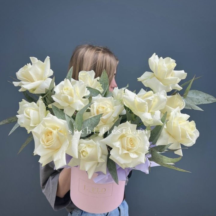 15 Французских роз в боксе в Калуге