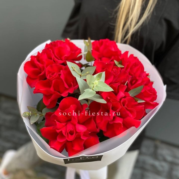 9 Красных французских роз в Калуге
