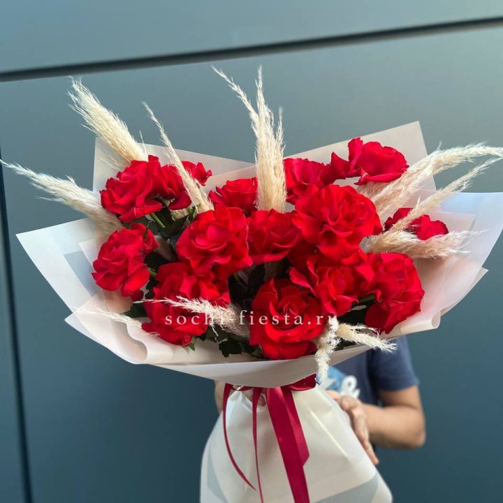 15 Красных французских розы в Калуге