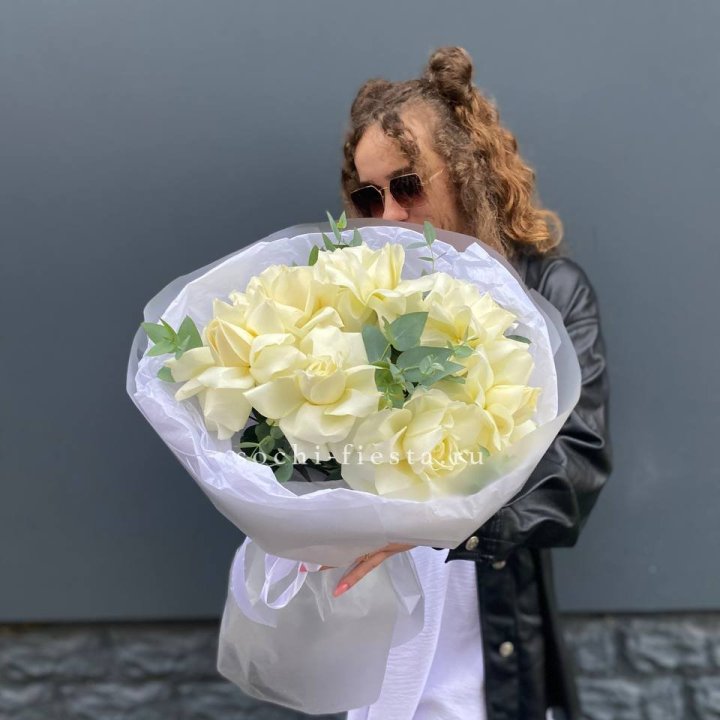 7 Белых французских роз  в Калуге